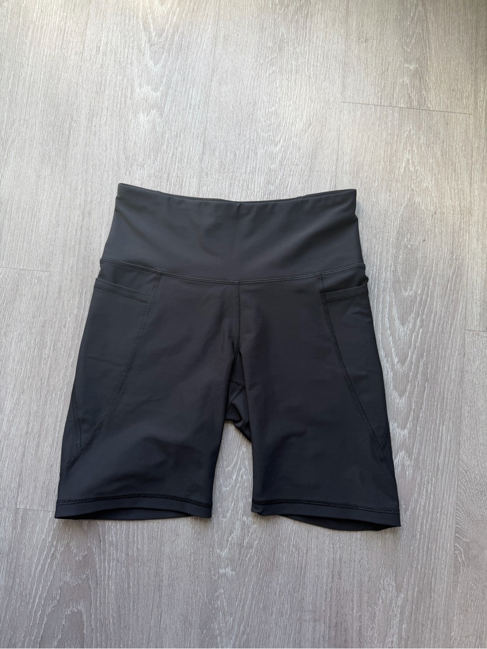 Old Navy Active Black High-Rise Bike Shorts with Side Pockets size Medium
